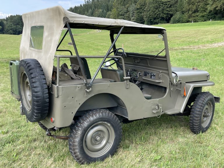Tôlerie de la Jeep Willys CJ-3a de 1949 après réparation